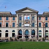 Die Fassade des Überseemuseum am Bremer Hauptbahnhof.