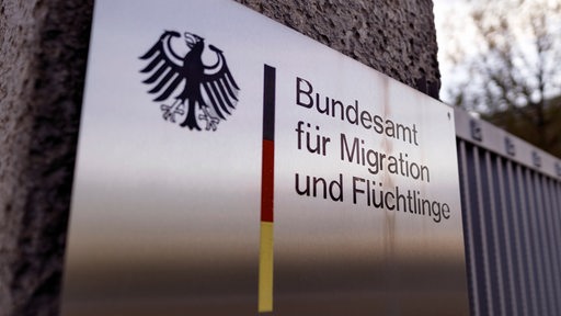 Schild "Bundesamt für Migration und Flüchtlinge" (Archivbild)