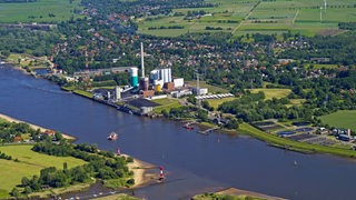 Das Kohlekraftwerk in Bremen Farge aus der Luft betrachtet.