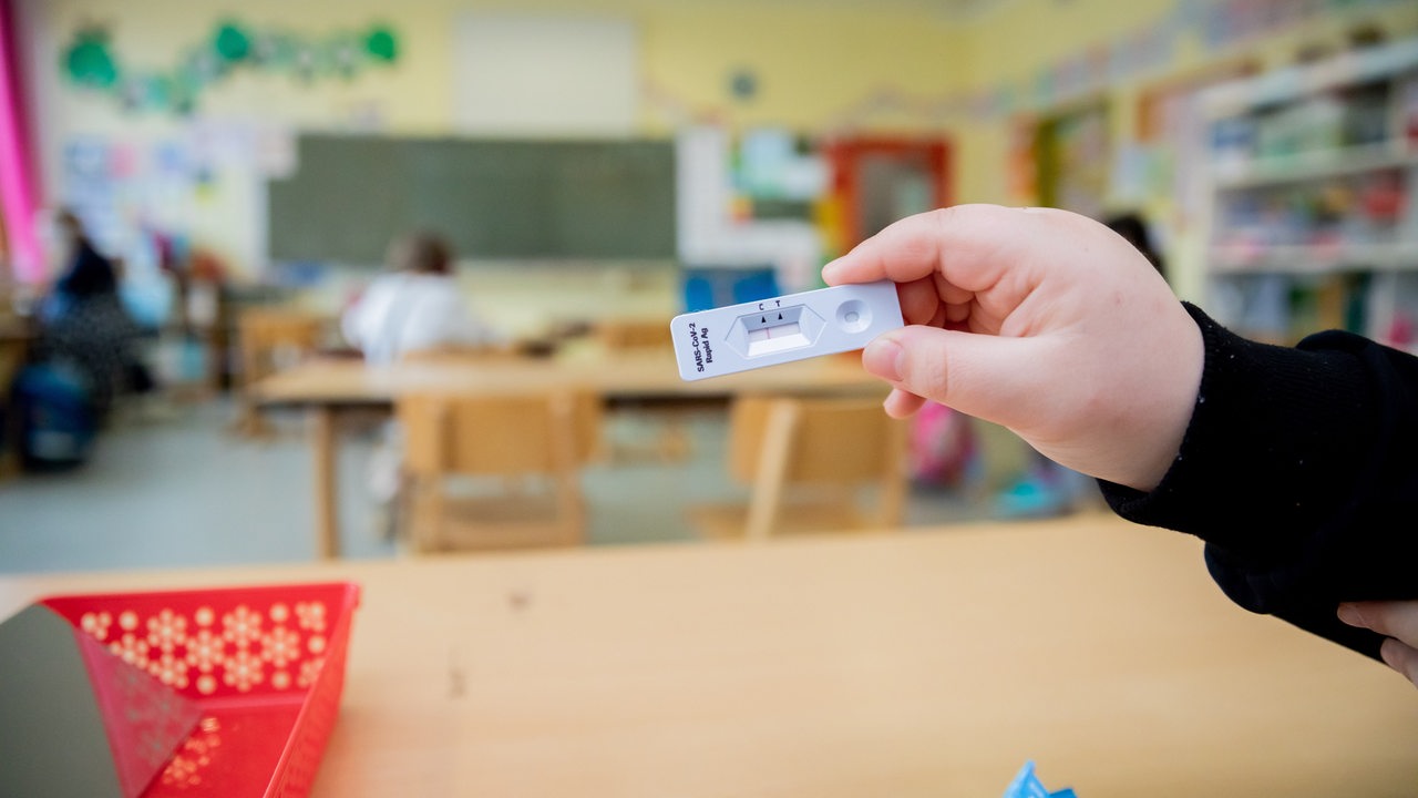 Testpflicht an Bremer Schulen Schüler können Tests zu
