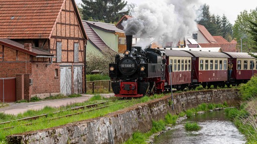 Die historische Brocken Eisenbahn von Gernrode zum Brocken und dann nach Wernigerode Straßberg im Harz