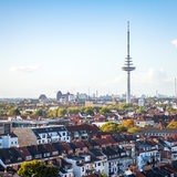 Blick über die Häuser im Stadtteil Findorff und den Bremer Fernmeldeturm. (Archivbild)