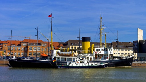 Dampfeisbrecher im Neuen Hafen, Deutschland, Bremerhaven (Archivbild)