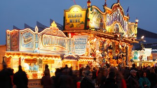 Beleuchtete Buden auf dem Bremer Freimarkt  (Archivbild)