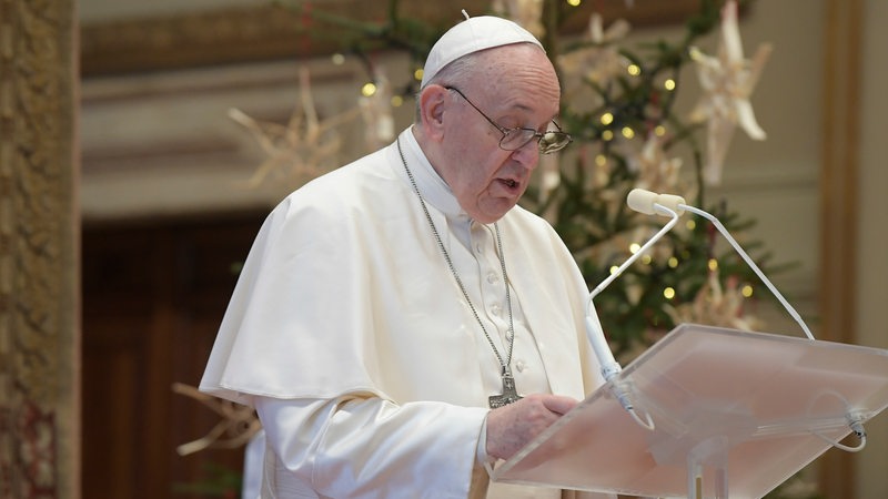 Papst Franziskus ließt den Weihnachtssegen 2020.
