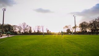 Warm Up vor dem Testspiel  des SV Werder gegen Viktoria Berlin auf Platz 11 (Archivbild)