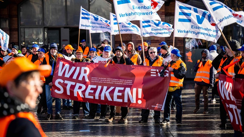 Angestellte im öffentlichen Dienst während eines Streiks in Bremen