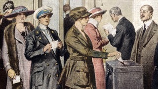 Illustration von Frauen an der Wahlurne um 1919 (Archivbild) 