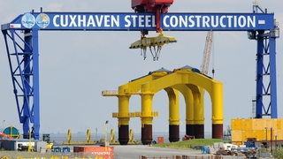 Der Schwerlasthafen in Cuxhaven
