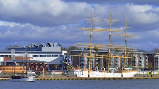 Schulschiff Deutschland liegt in der Lesummündung in Bremen-Vegesack.