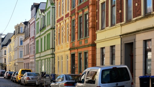 Sanierte Fassaden in Bremerhaven Lehe weisen auf einen beginnenden Wandel im Goethequartier hin.