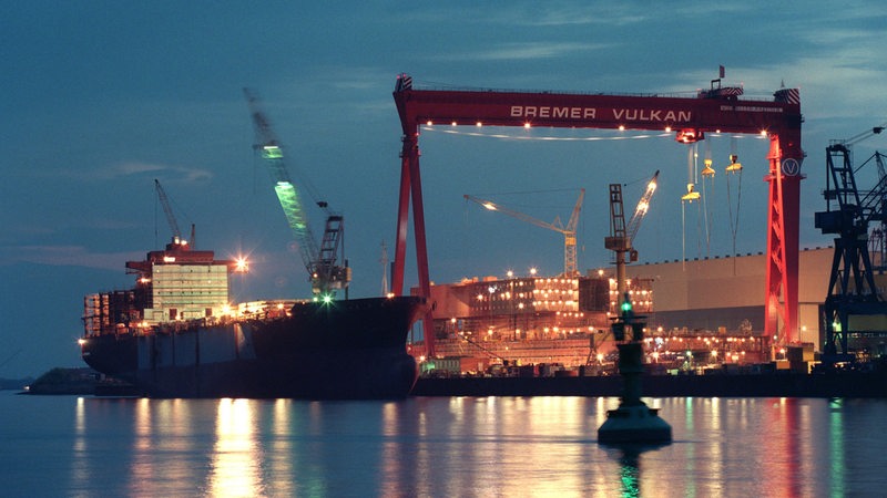 Bremer Vulkan-Werft bei Nacht.