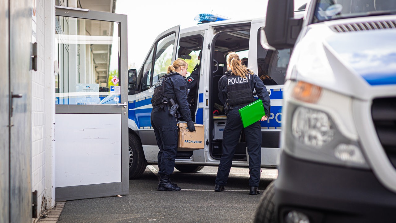 Polizei durchsucht wegen Kinder-Pornos 16 Gebäude im Land Bremen - buten un  binnen