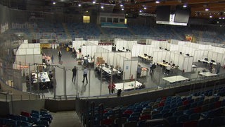 Die Eishalle in Bremerhaven wurde umgebaut, damit dort Wahlzettel ausgezählt werden können.