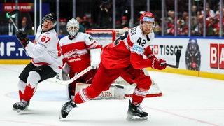 Fischtown-Spieler Phillip Bruggisser steht für Dänemark auf dem Eis.