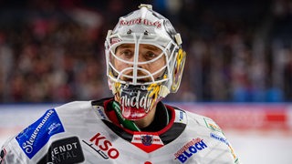 Kristers Gudlevskis auf dem Eis.