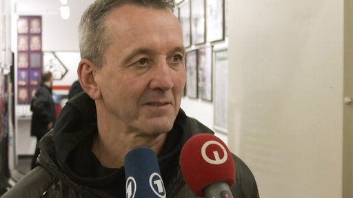 Thomas Popiesch im Interview in den Katakomben der Eisarena.
