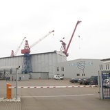Blick auf das Firmengelände der Elsflether Werft.
