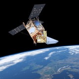 Ein Satellit im Weltall, im Hintergrund die Erde.