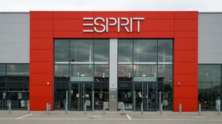 Eingang des Outlet-Stores von Esprit im Ochtumpark