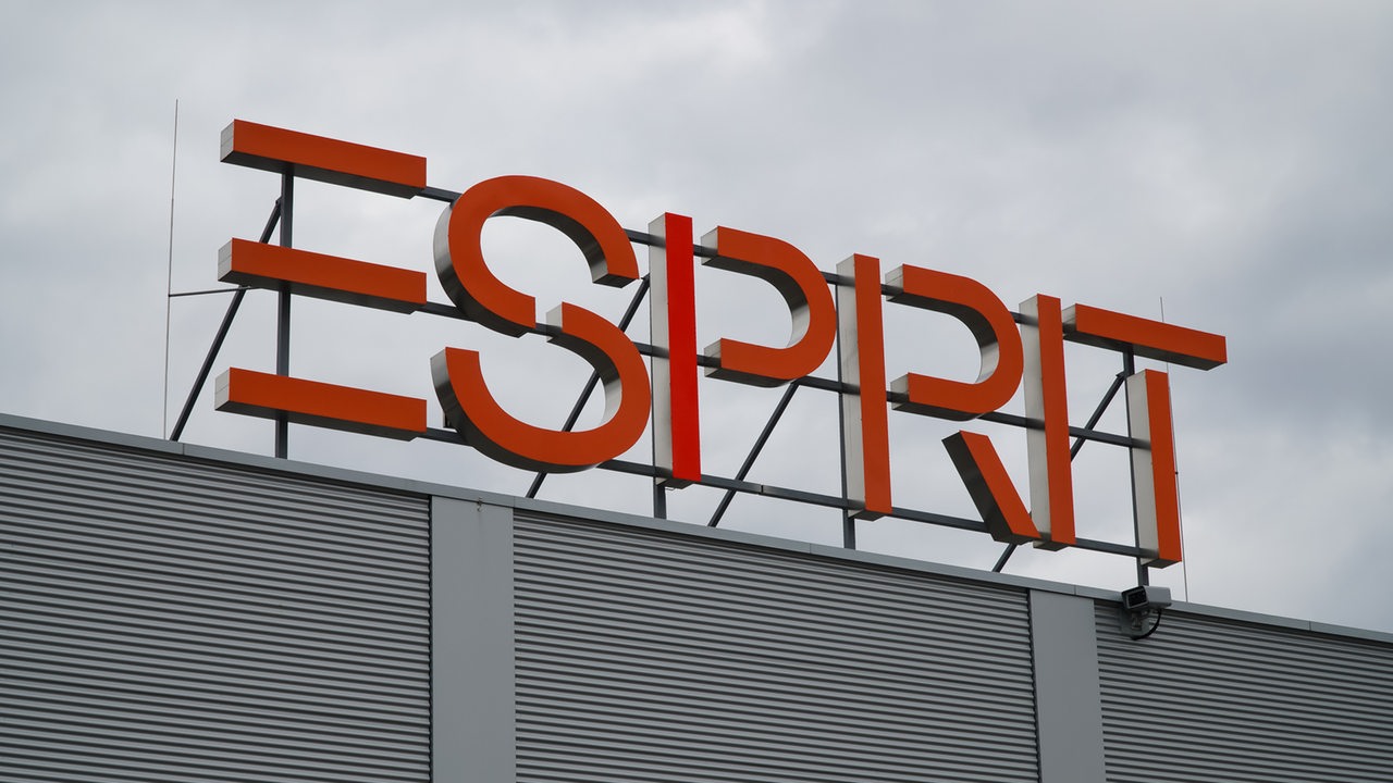 What does the Esprit insolvency imply for the workers in Bremen?