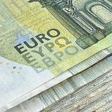 Eine Nahaufnahme eines Euro-Scheins