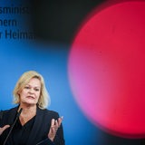 Nancy Faeser (SPD), Bundesministerin für Inneres und Heimat, stellt in einer Pressekonferenz den Entwurf des so genannten Rückführungsverbesserungsgesetzes vor.
