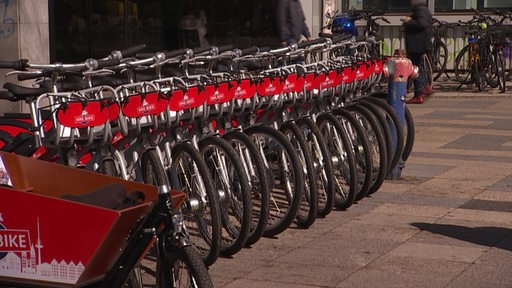 Eine Reihe von Fahrrädern des neuen Bikesharing-Systems "Bre Bike"