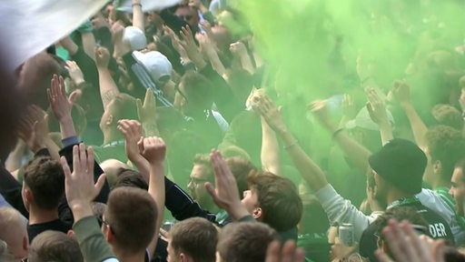 Der Fanmarsch in Bremen zum letzten Bundesligaspiel der Saison.