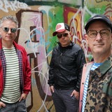 Martin "Doktor Rentz" Vandreier (l-r), Boris "König Boris" Lauterbach und Björn "Björn Beton" Warns von der Hamburger Hip-Hop-Band «Fettes Brot» stehen auf dem Gelände des Gewerbehofs Viva la Bernie in der Bernstorffstraße.