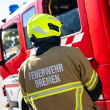 Einsatzkräfte bei einer Übung der Feuerwehr Bremen.