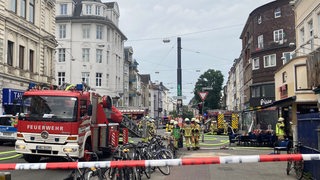Die Feuerwehr hat die Sielwallkreuzung im Bremer Viertel abgesperrt.