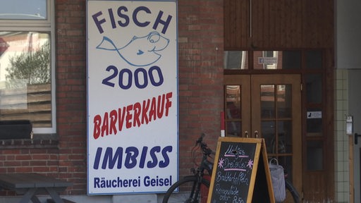 Der Eingang des Fisch 2000 Imbiss.