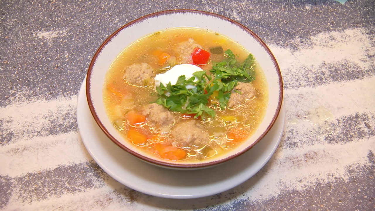 Warme Fleischklößchensuppe an kalten Tagen vom Bremer Markt - buten un ...