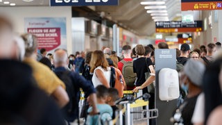 Großer Andrang auf einem Flughafen