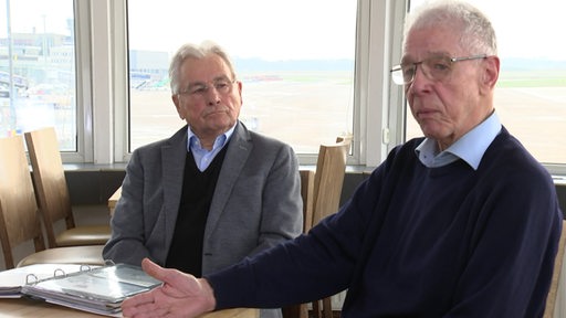 Heinrich Focke und Georg Wulf beim Interview im Bremer Flughafen.