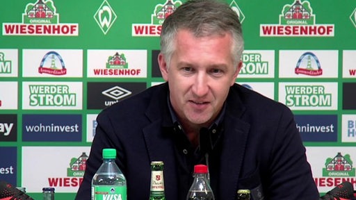 Werders Geschäftsführer Frank Baumann während einer Pressekonferenz.