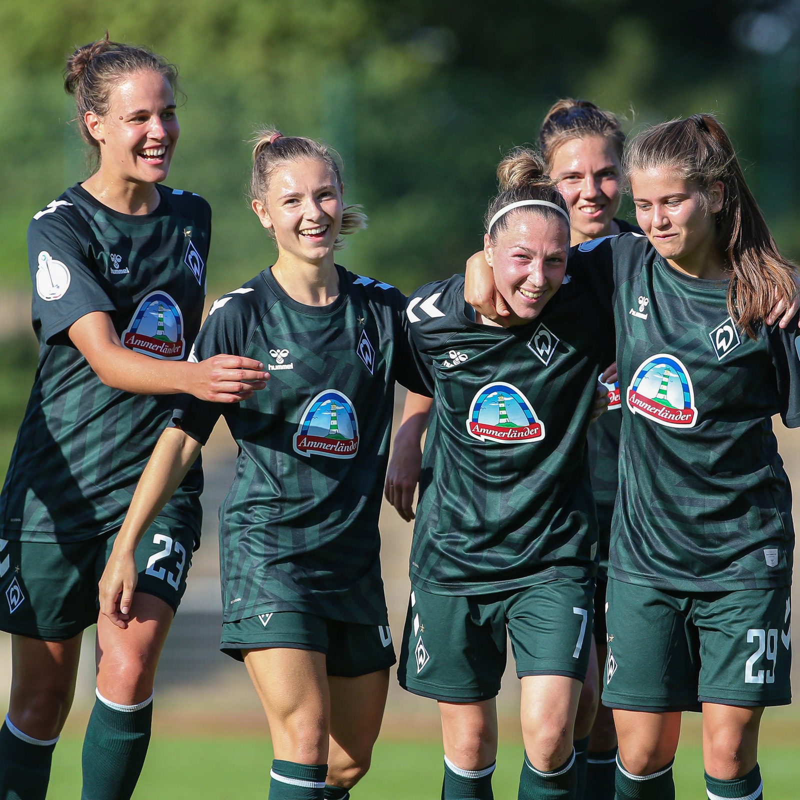 Werder-Frauen gewinnen im DFB-Pokal beim Zweitligisten Gladbach