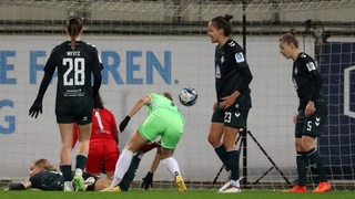 Die Werder-Frauen kassieren ein Tor gegen den VfL Wolfsburg.