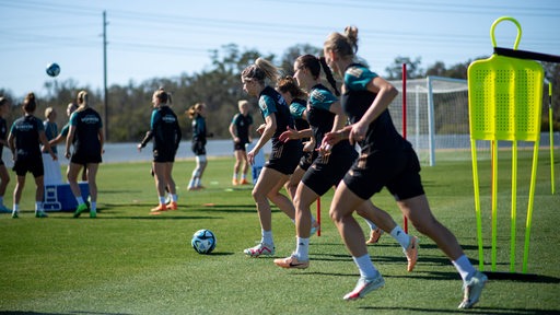 Fußballerinnen der deutschen Nationalmannschaft beim Training während der WM in Australien.