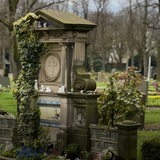 Eine Grabstelle für Obdachlose auf einem Friedhof.