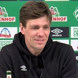Der Leiter Profußball Werder Bremen Clemens Fritz in einer Pressekonferenz.