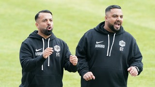 Hemelingens Trainer-Duo Feyhat und Günter Tuncel jubeln