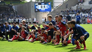 Die Spieler des HSV feiern ihren 4:0-Sieg gegen Darmstadt 98.