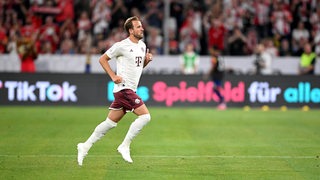 Harry Kane läuft über das Feld.