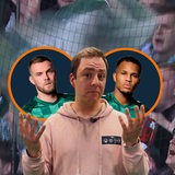Radio-Bremern-Reporter Dino Bernabeo blickt in die Kamera. Hinter ihm sieht man die Köpfe von zwei Werderspielern.