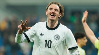 U21-Stürmer Nick Woltemade bejubelt im DFB-Dress ein Tor.
