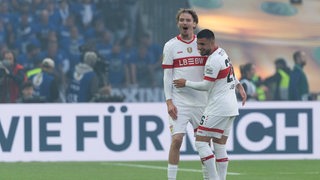 Woltemade und Undav vom VfB Stuttgart jubeln im Berliner Olympiastadion