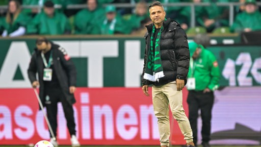 Ex-Werder-Profi Diego auf dem Rasen im Weser-Stadion anlässlich des 125. Jubiläums des Vereins vor dem Heidenheim-Spiel.