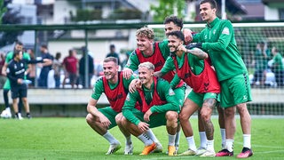 Eindrücke vom Sommer-Trainingslager, das Werder Bremen im Alpenidyll des österreichischen Zillertals verbringt und von einigen Fans begleitet wird.